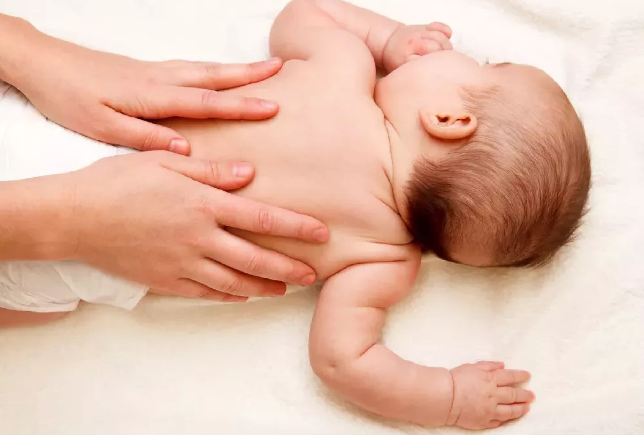 Les bienfaits du massage bébé 